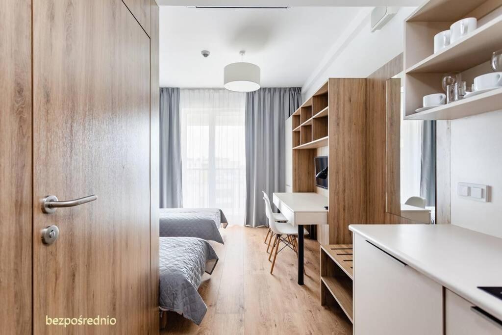 Apartament W Warszawie Dedykowany Parking Podziemny W Cenie, Wifi, Blisko Centrum New Apartment In Warsaw Finished To A High Specification Fitted Out To A High Standard On The 7Th Floor, Wifi, Underground Parking Price Included 外观 照片