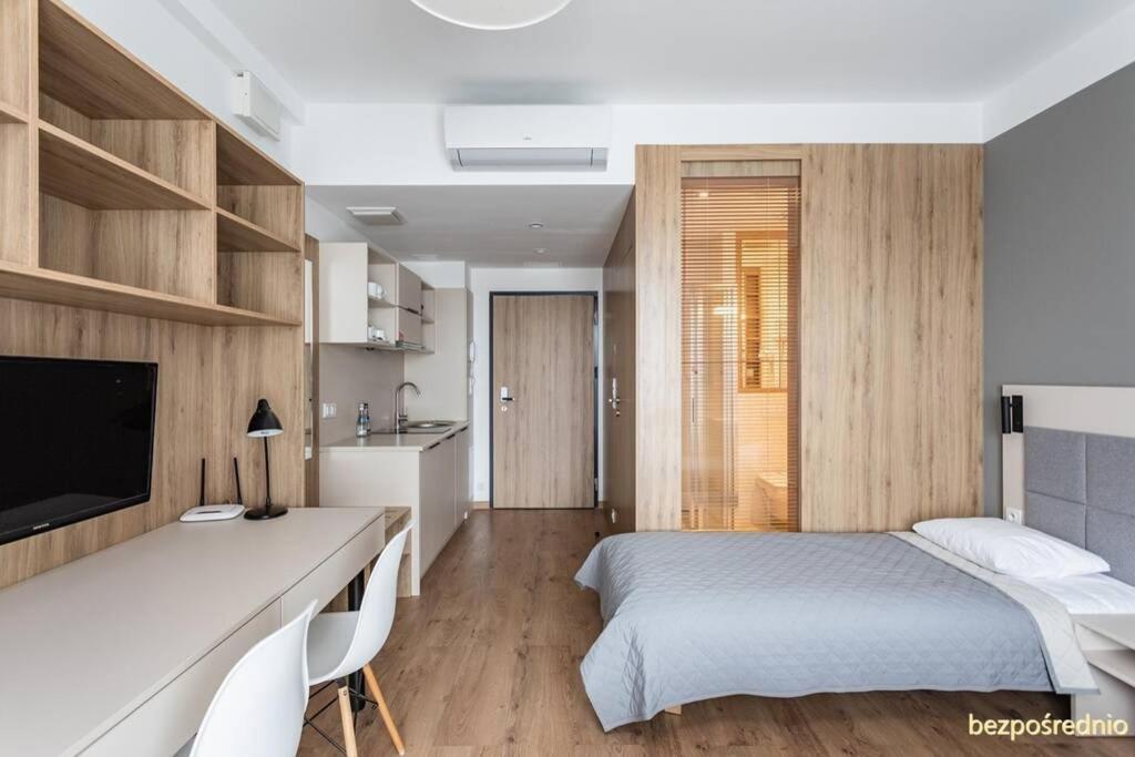 Apartament W Warszawie Dedykowany Parking Podziemny W Cenie, Wifi, Blisko Centrum New Apartment In Warsaw Finished To A High Specification Fitted Out To A High Standard On The 7Th Floor, Wifi, Underground Parking Price Included 外观 照片